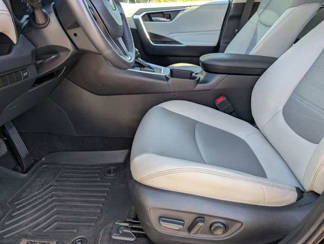 Used 2023 Toyota RAV4 XLE Premium image 15