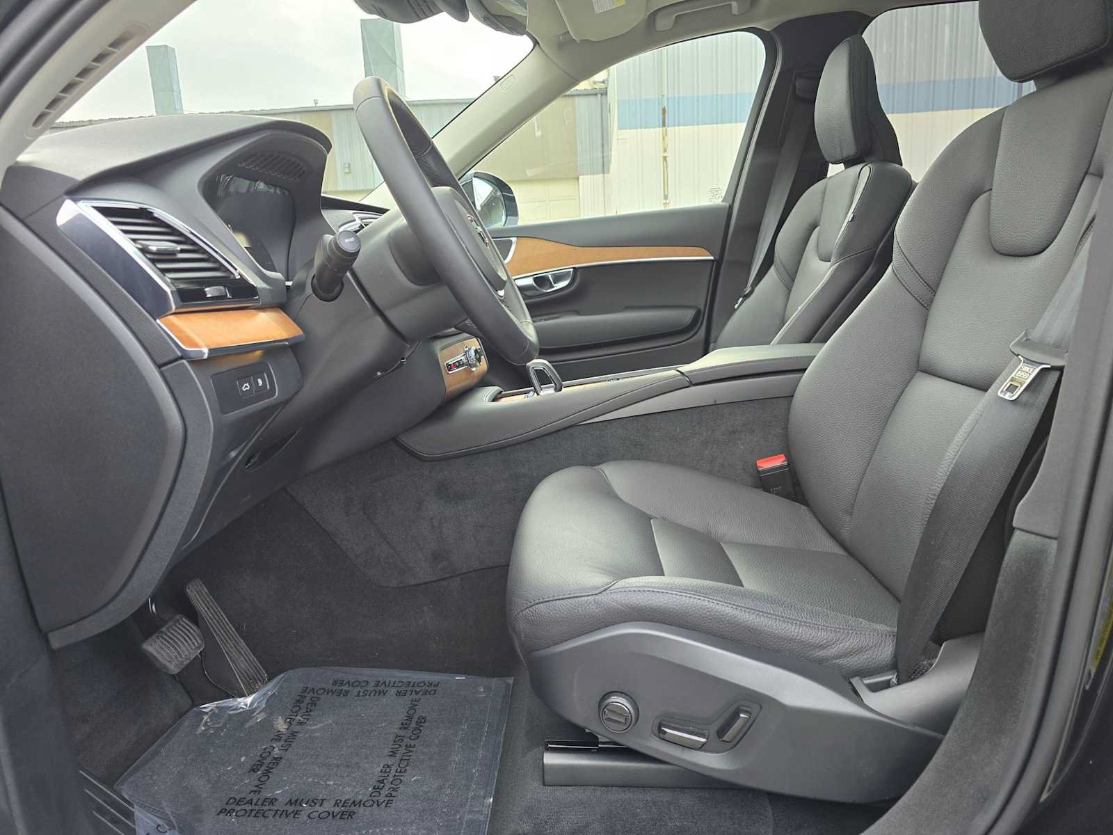 Certified 2025 Volvo XC90 T8 Plus w/ Protection Package Premier AWD/4WD image 21