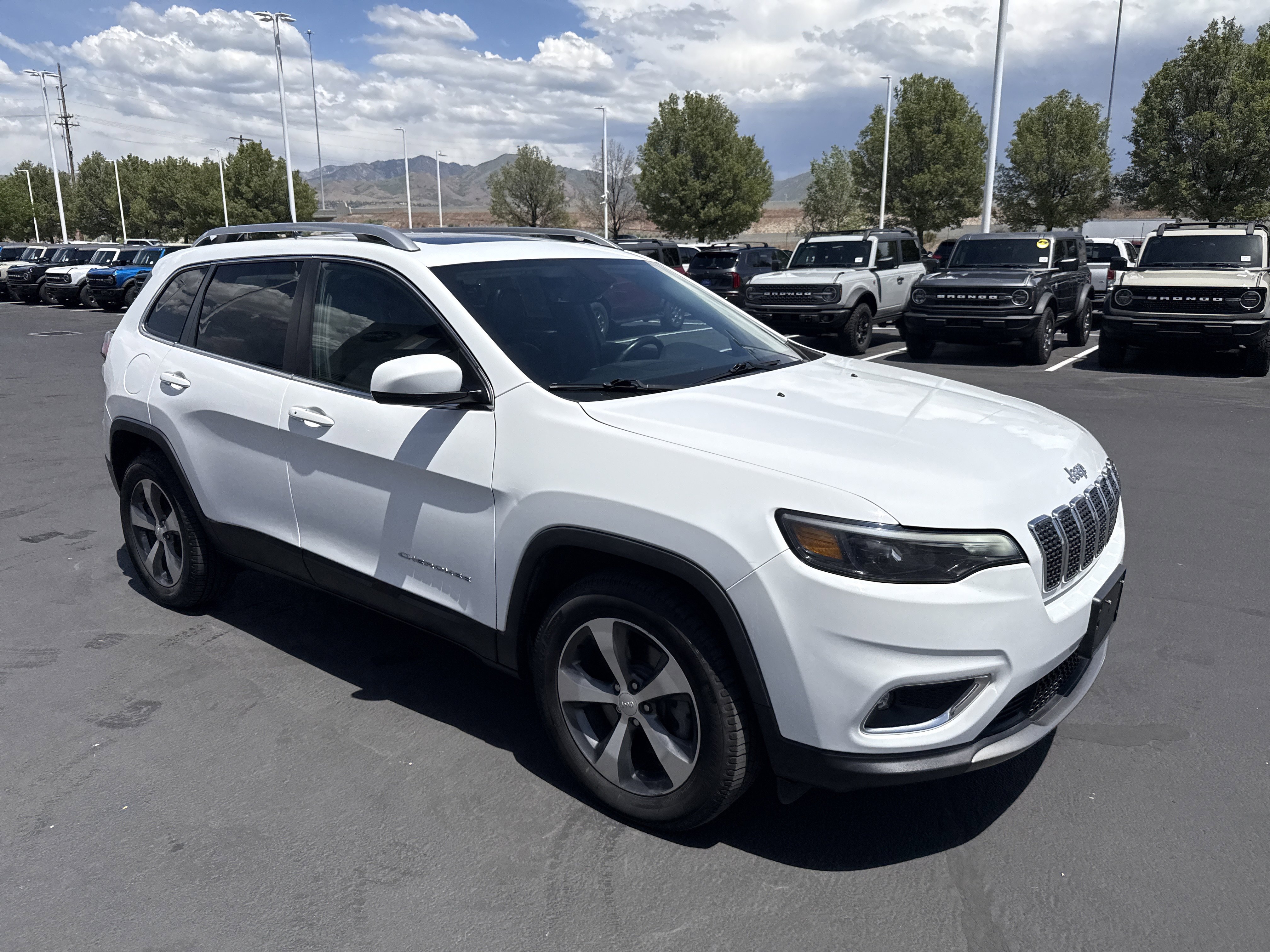 Used 2019 Jeep Cherokee Limited AWD/4WD image 7