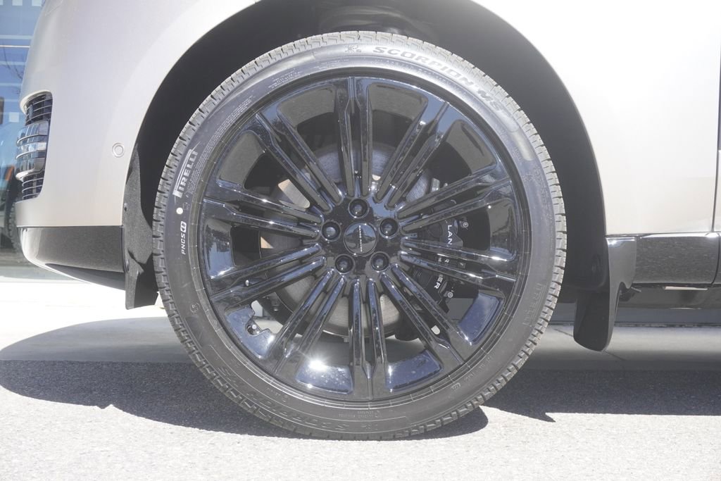 New 2026 Land Rover Range Rover SE image 32