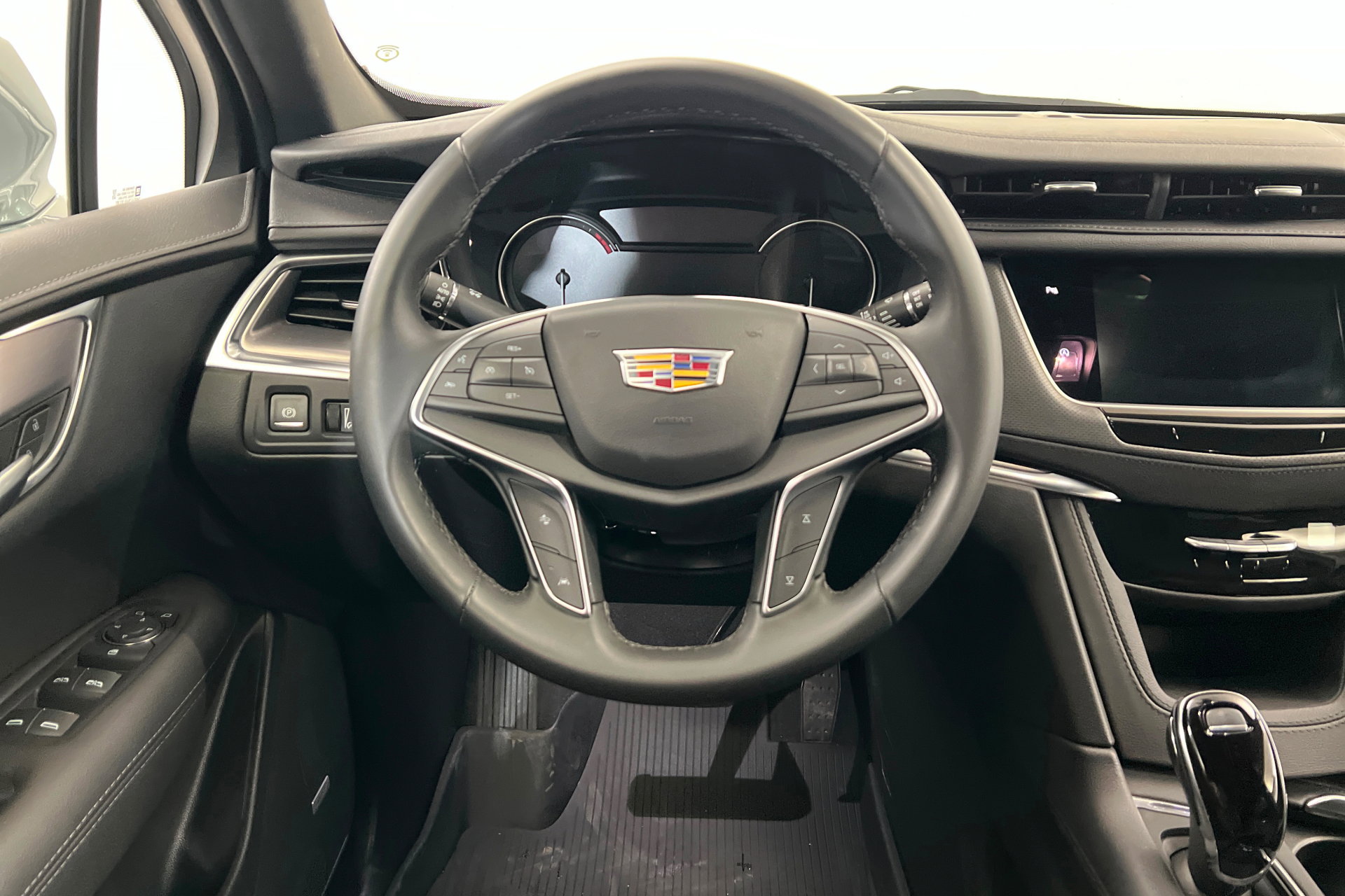 Used 2025 Cadillac XT5 Luxury w/ LPO, Floor Liner Package AWD/4WD image 13