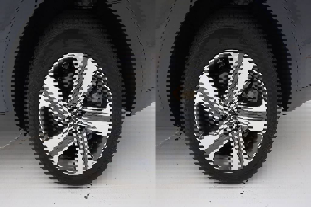 Used 2023 Kia Sorento EX image 10