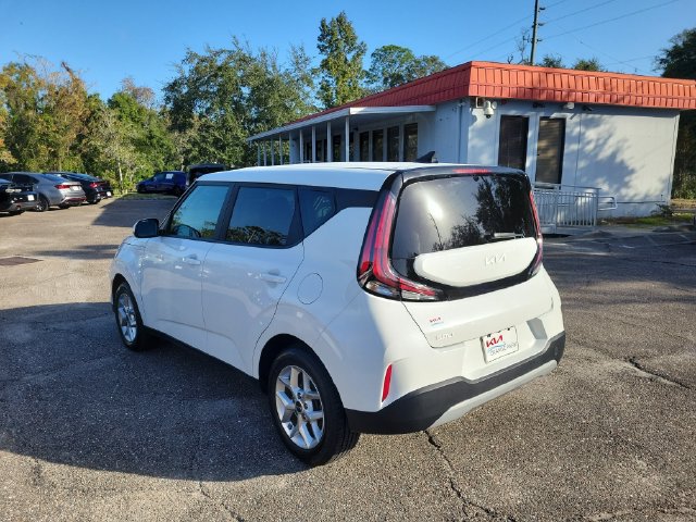 Used 2024 Kia Soul LX w/ LX Technology Package FWD image 3