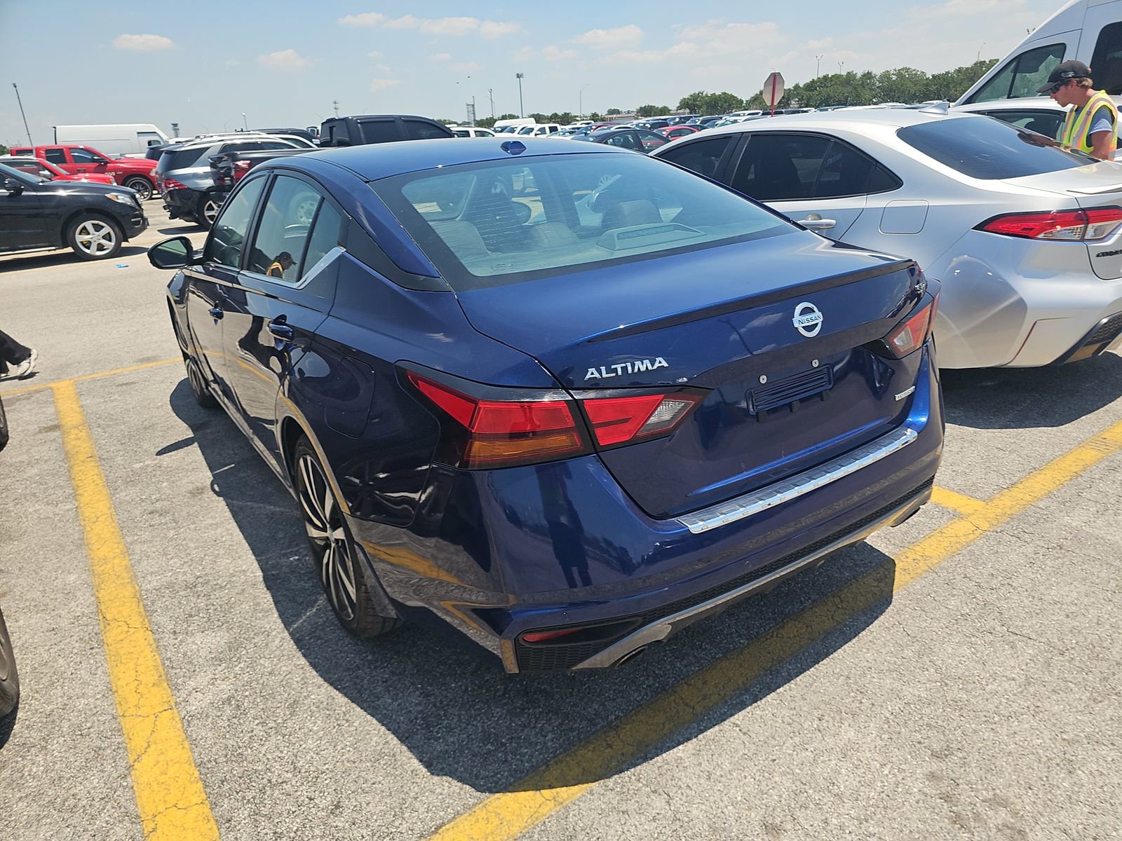 Used 2022 Nissan Altima 2.0 SR FWD image 7