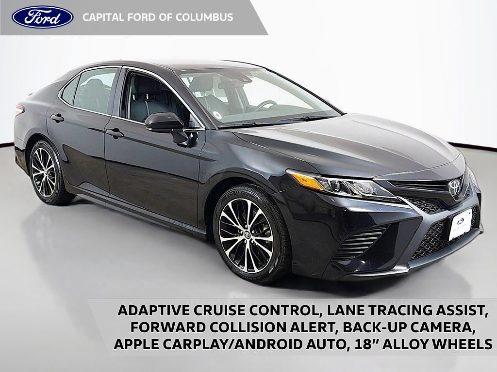 Used 2020 Toyota Camry SE image 1