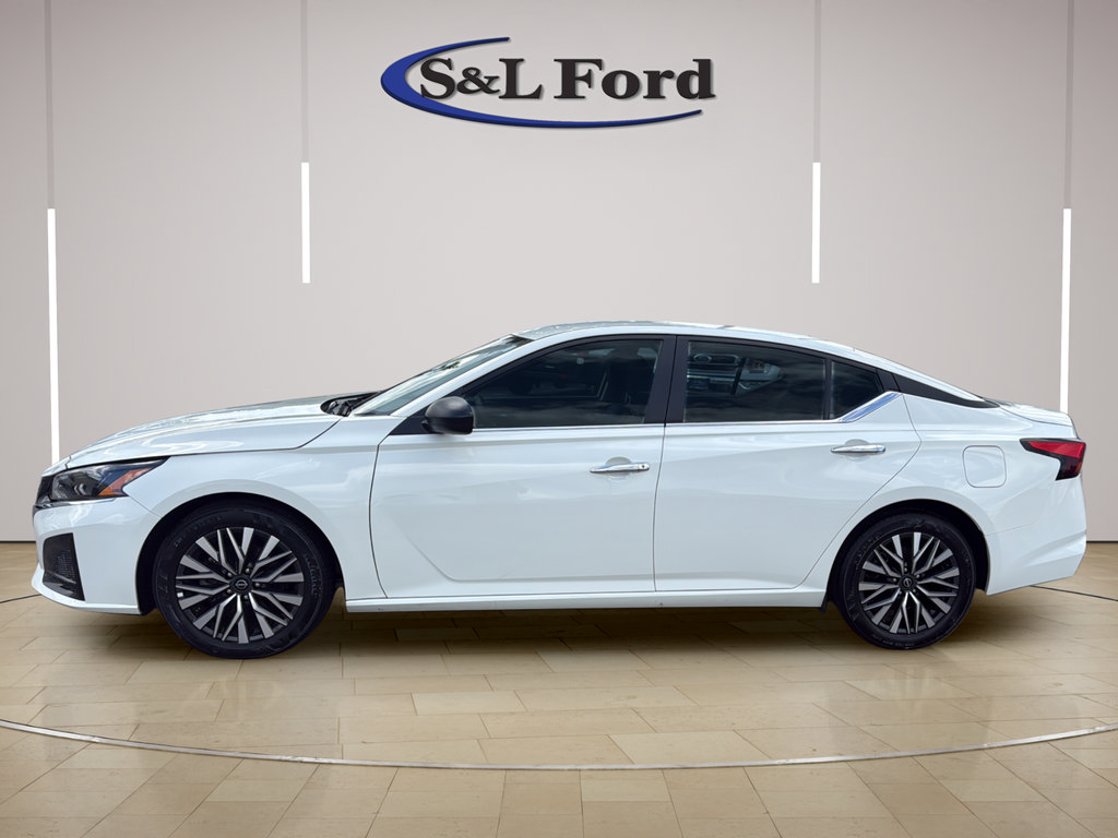 Used 2025 Nissan Altima 2.5 SV FWD image 3