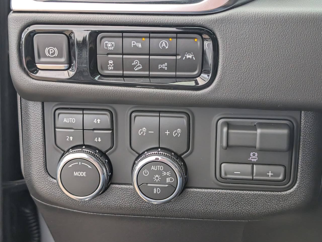 New 2026 GMC Yukon XL Elevation w/ Elevation Premium Package AWD/4WD image 18