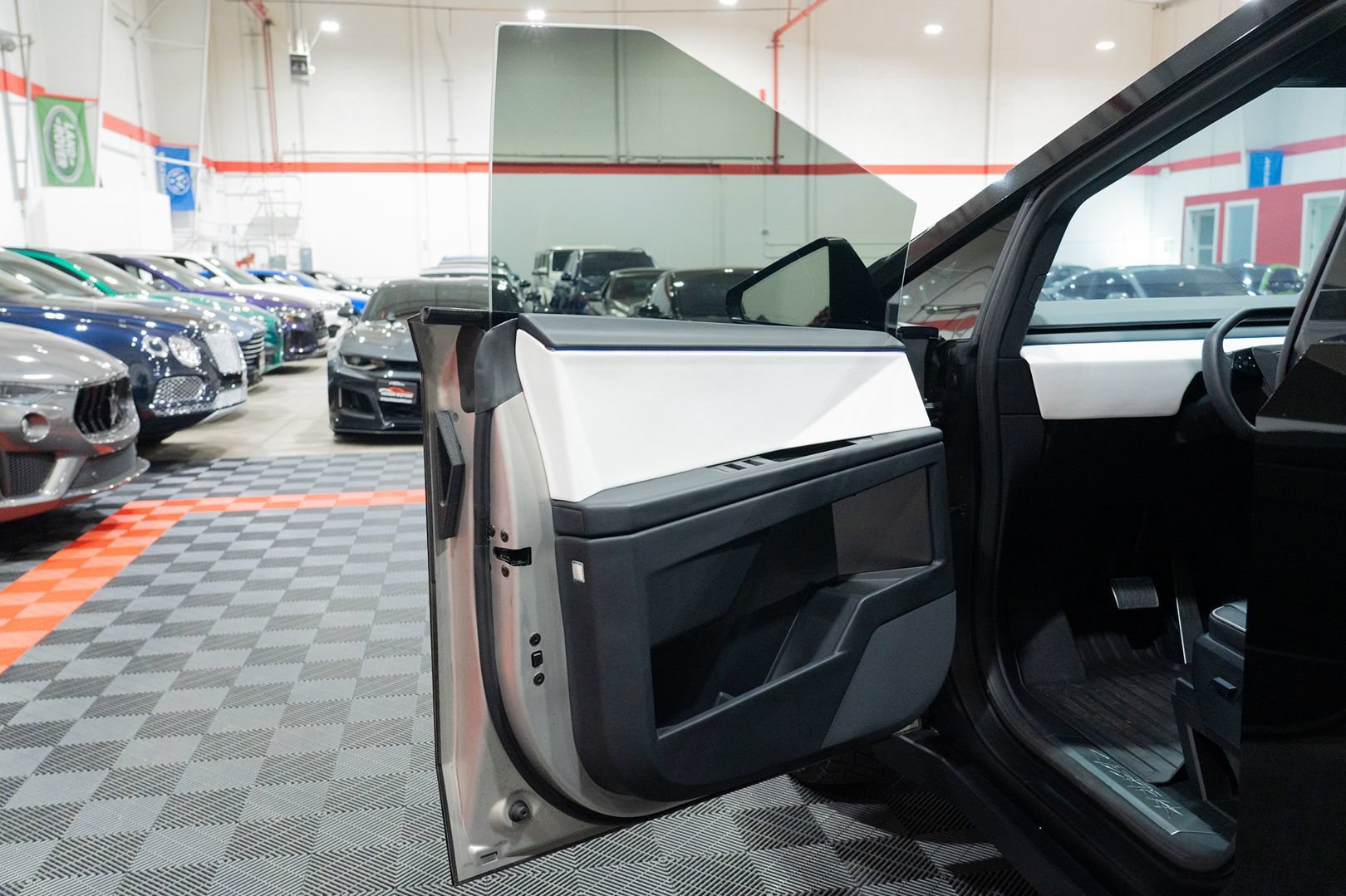 Used 2024 Tesla Cybertruck AWD Crew Cab image 16