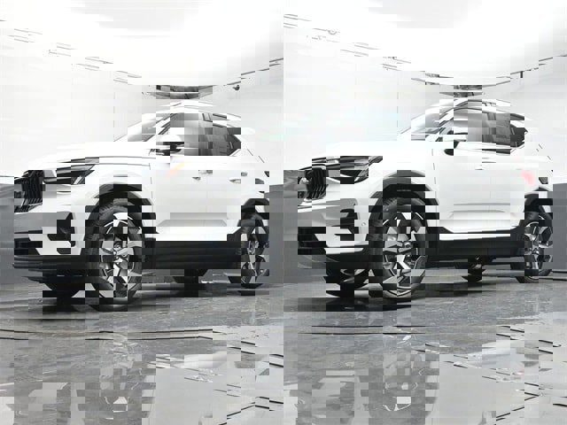 New 2025 Volvo XC40 B5 Plus w/ Protection Package Premier image 37