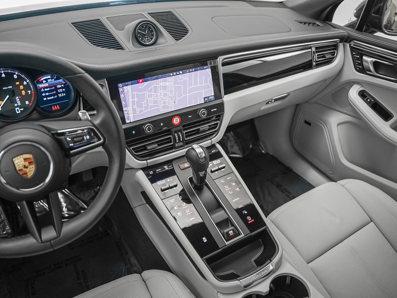 Certified 2025 Porsche Macan image 19