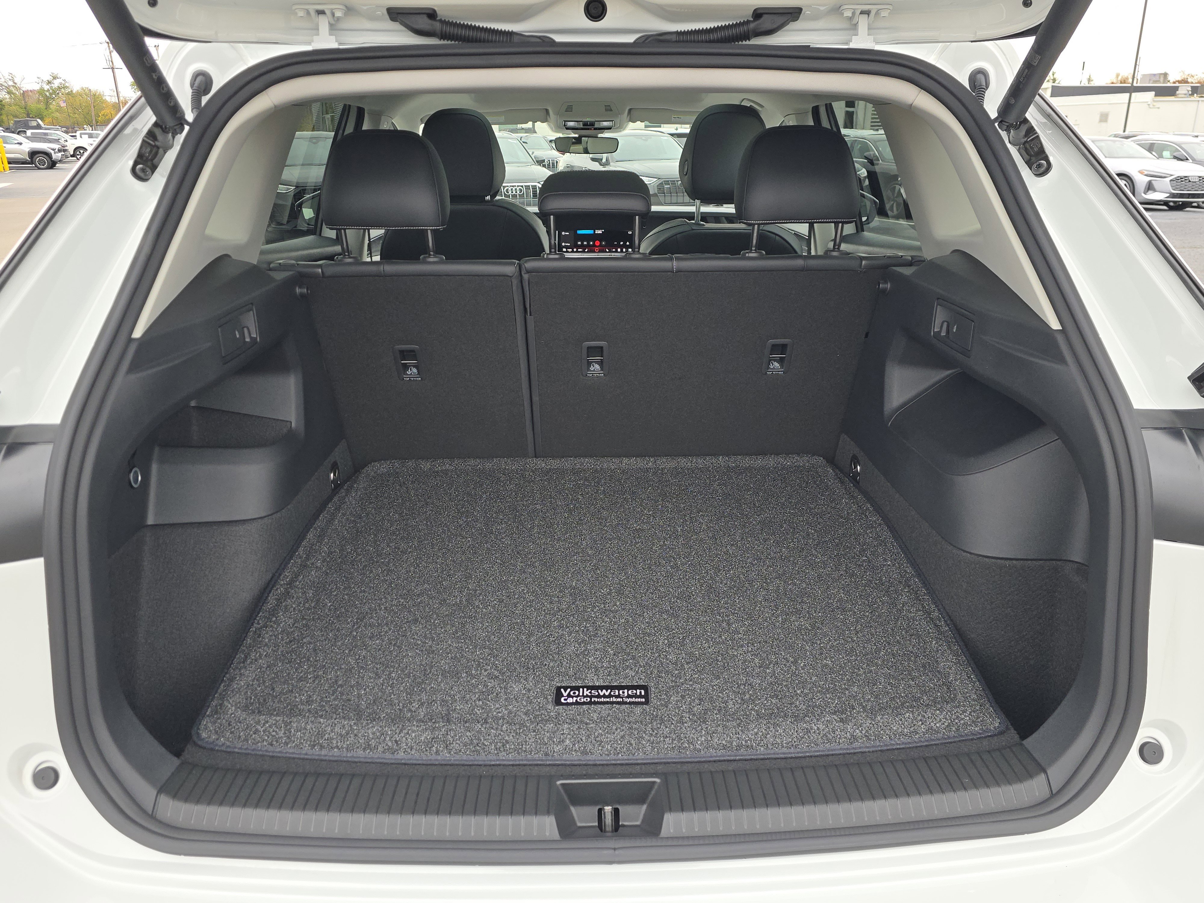 New 2025 Volkswagen Tiguan SE image 14