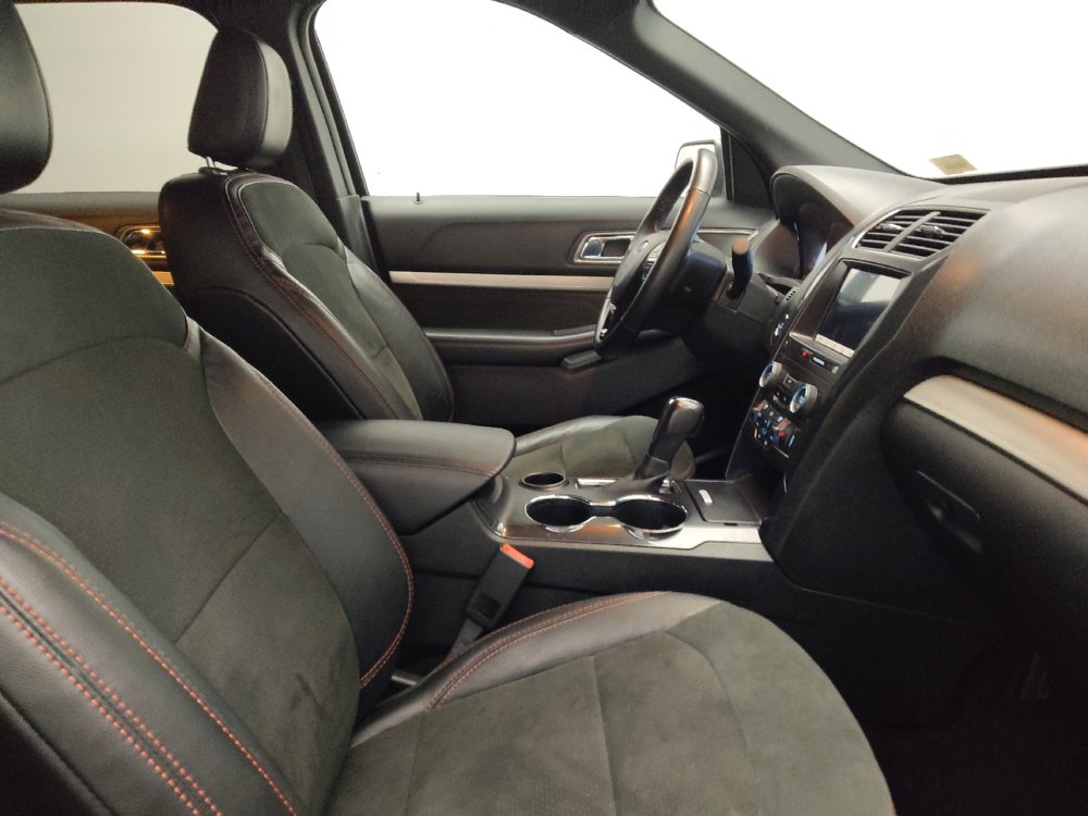 Used 2019 Ford Explorer XLT w/ Equipment Group 202A image 21