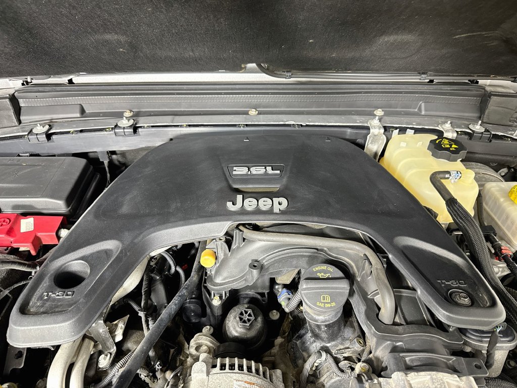 Used 2018 Jeep Wrangler Unlimited Rubicon w/ LED Lighting Group AWD/4WD image 29