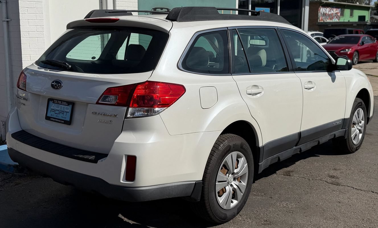 Used 2014 Subaru Outback 2.5i AWD/4WD image 3