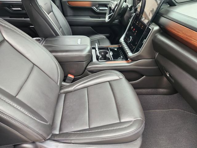 Used 2025 GMC Yukon Denali AWD/4WD image 13