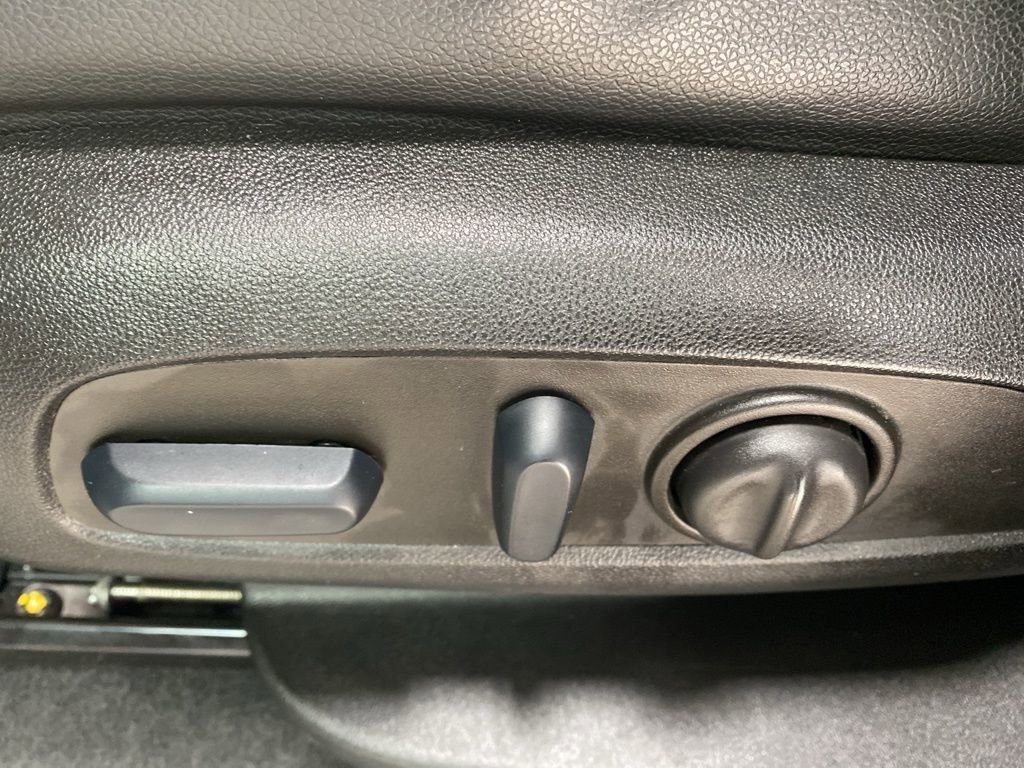 Used 2023 Chevrolet Equinox RS w/ RS Leather Package image 36