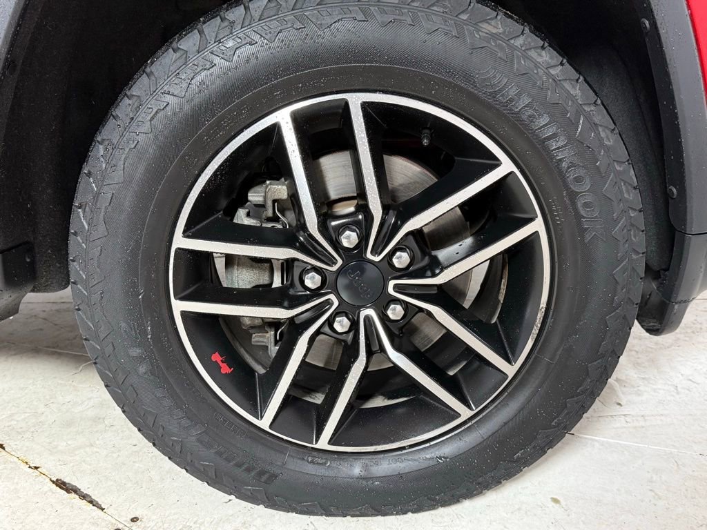 Used 2019 Jeep Grand Cherokee Trailhawk image 9