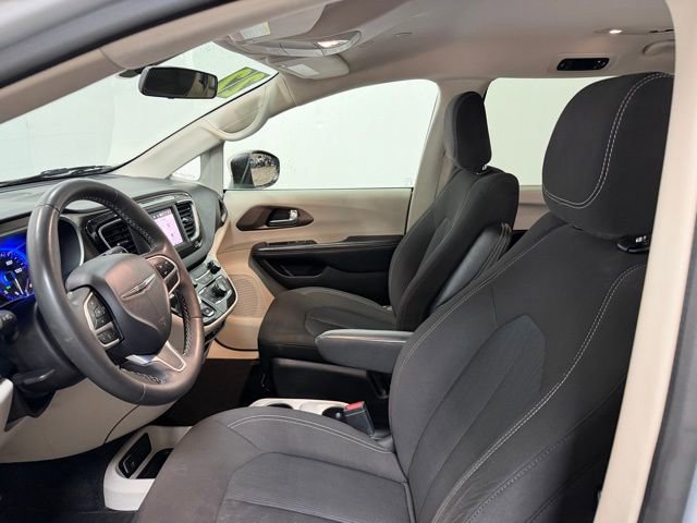 Used 2022 Chrysler Voyager LX FWD image 14