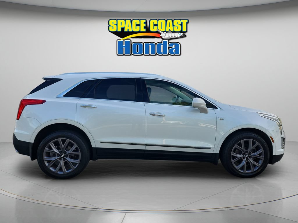 Used 2019 Cadillac XT5 Luxury w/ LPO, Black Ice Package AWD/4WD image 2