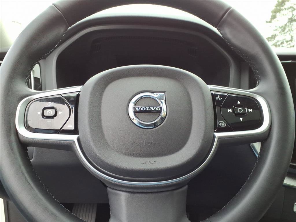 Certified 2025 Volvo XC60 B5 Plus image 28