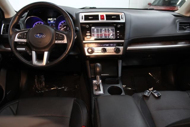 Used 2017 Subaru Outback 2.5i Limited AWD/4WD image 2