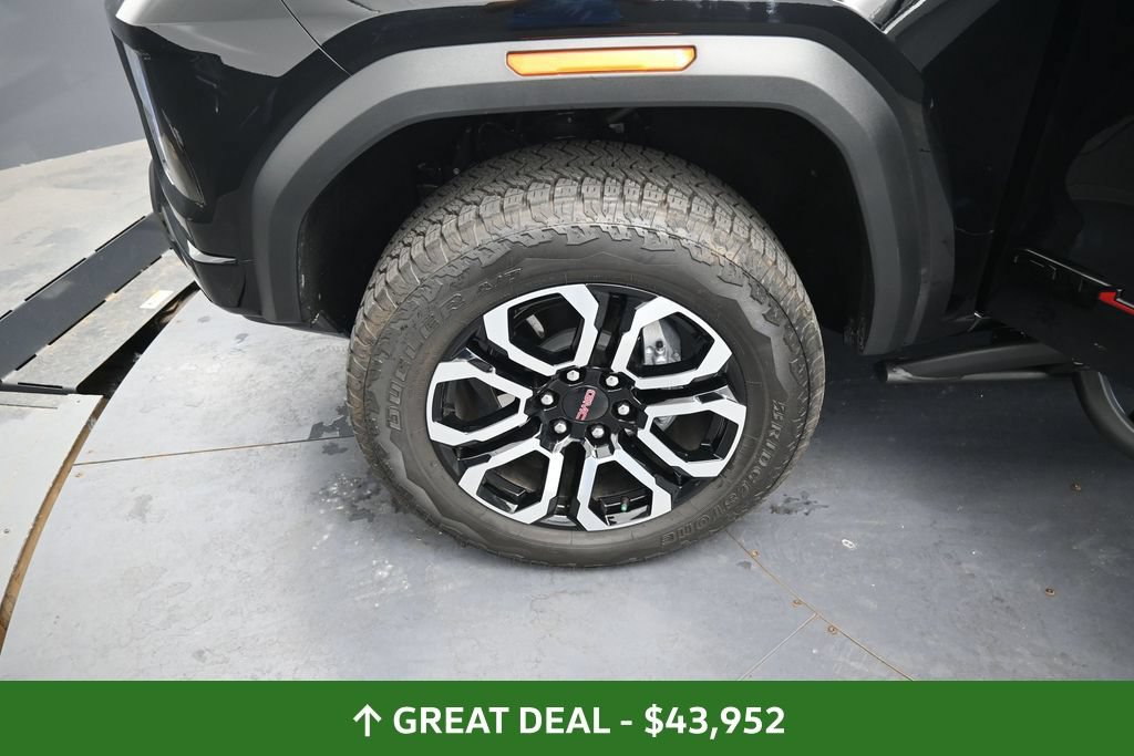 Used 2025 GMC Canyon AT4 w/ Nightfall Edition AWD/4WD image 15