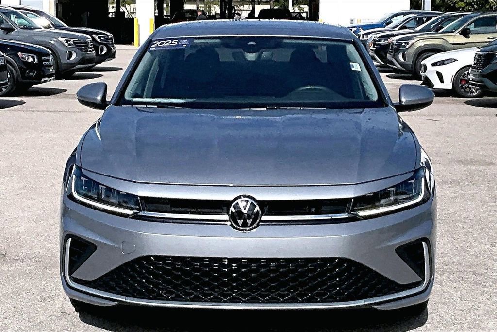 Used 2025 Volkswagen Jetta SE FWD image 10