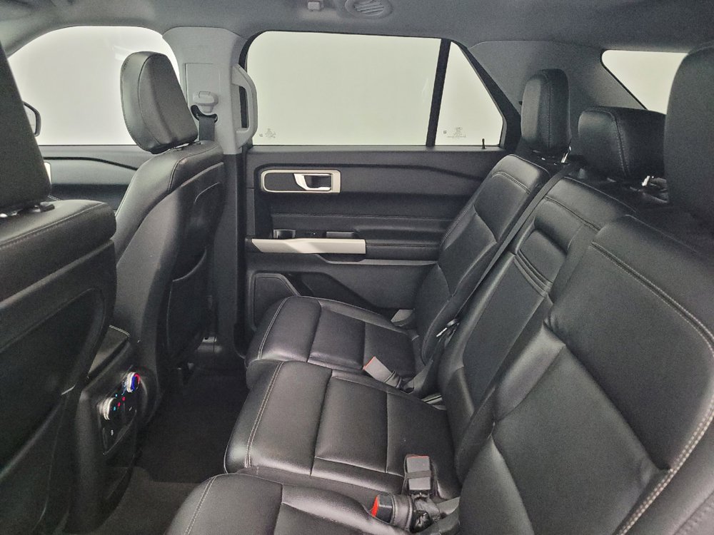 Used 2020 Ford Explorer XLT w/ Equipment Group 202A AWD/4WD image 18