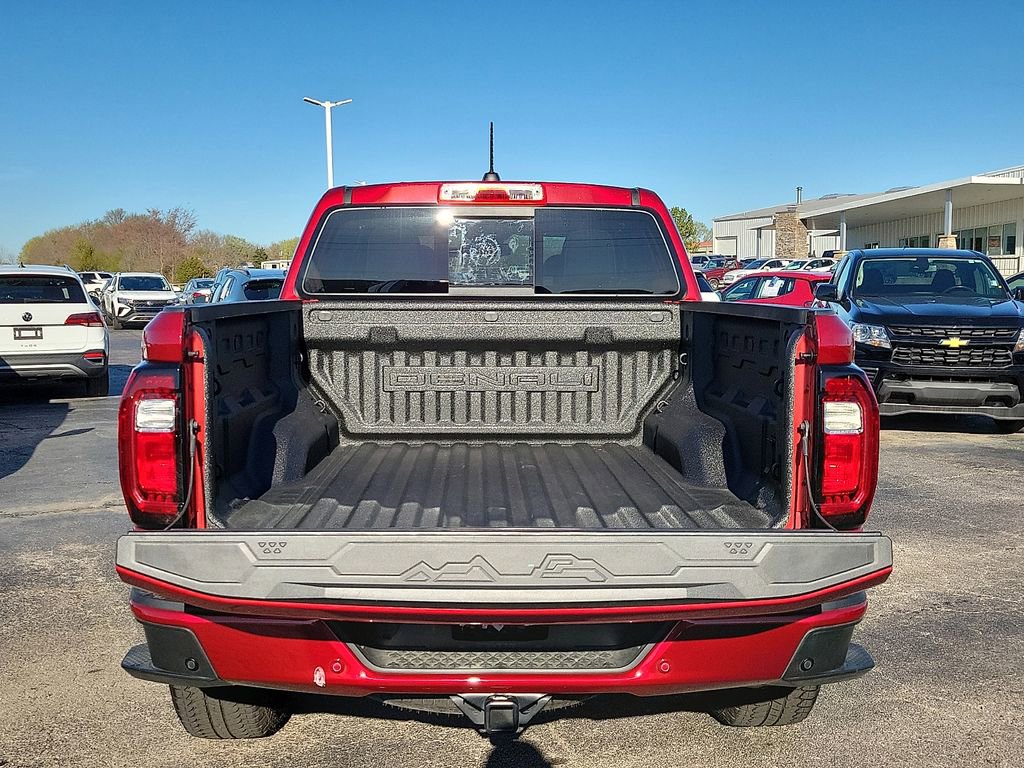 Used 2024 GMC Canyon Denali image 8