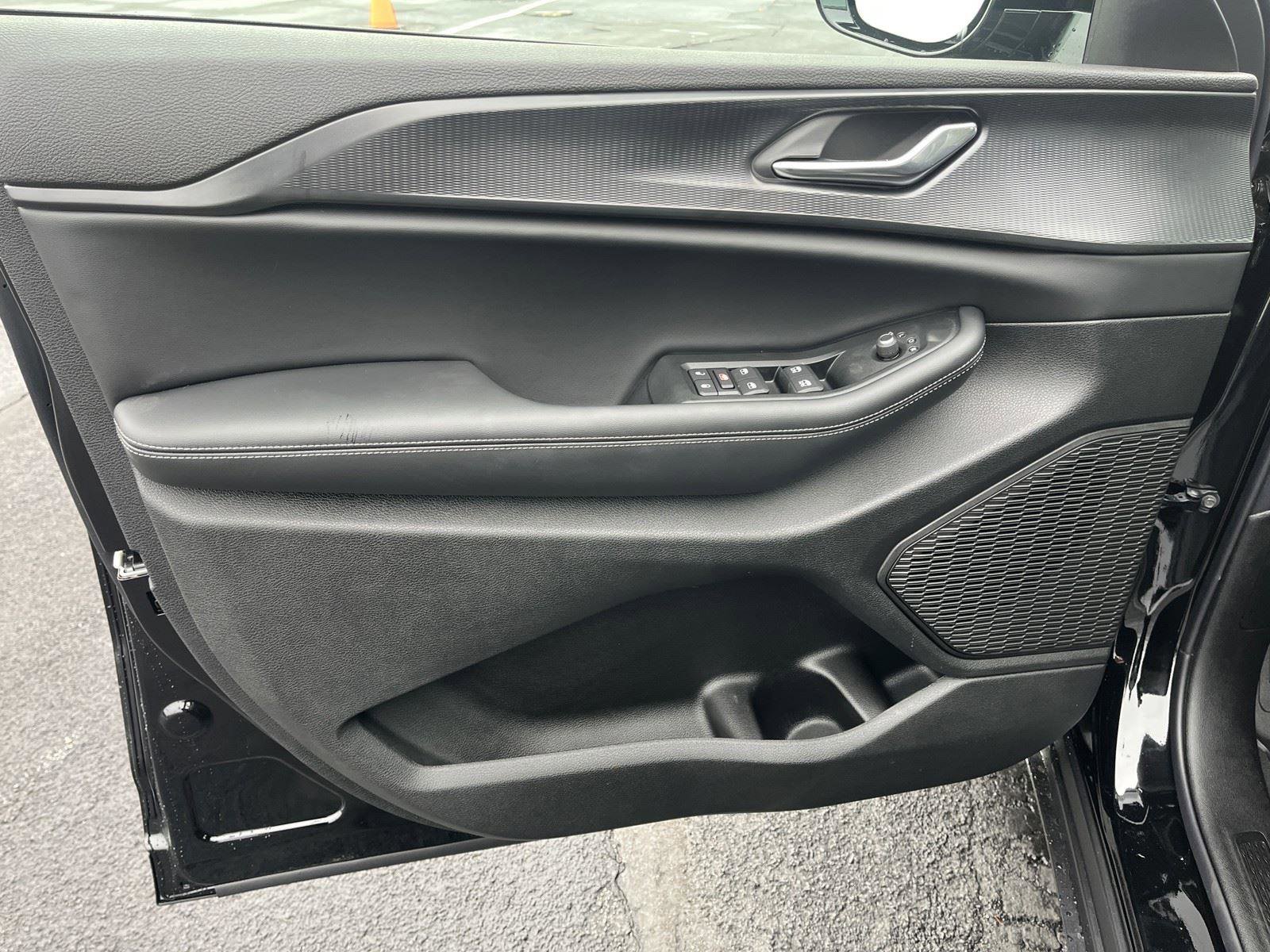 New 2025 Jeep Grand Cherokee L Altitude image 12