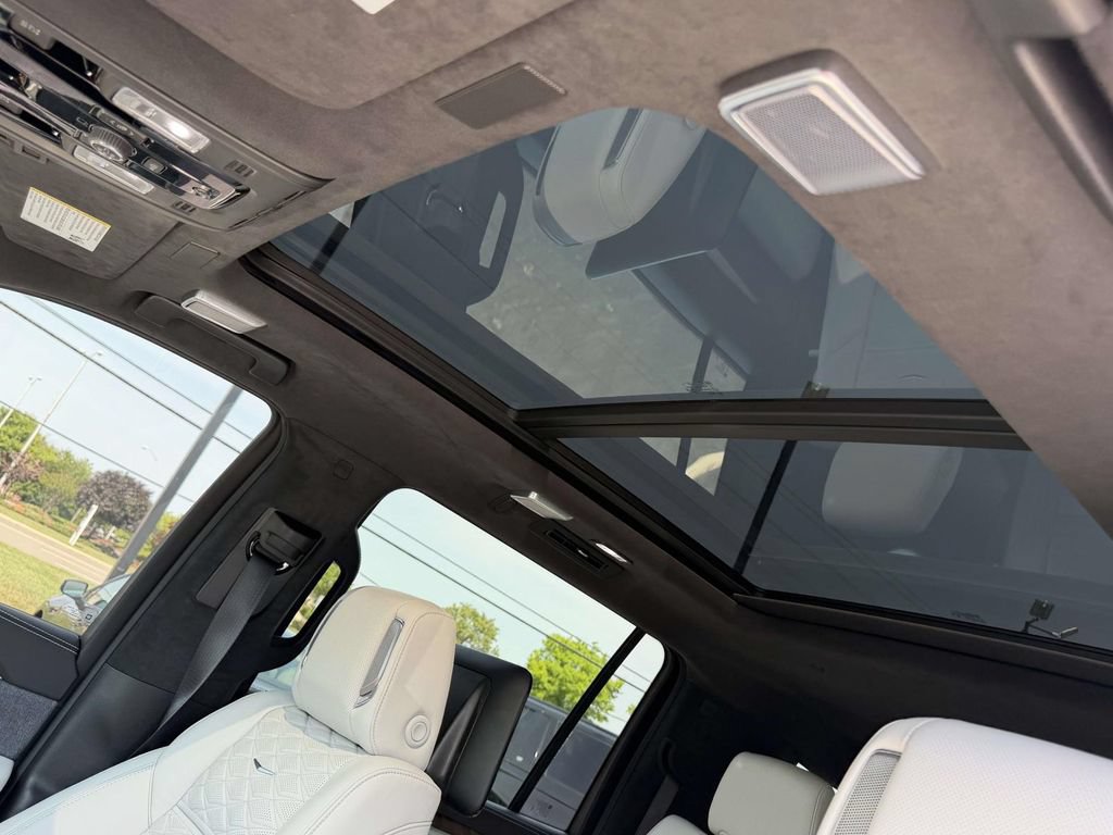 Certified 2026 Cadillac Escalade ESV Platinum Sport w/ LPO, ONYX Package AWD/4WD image 19