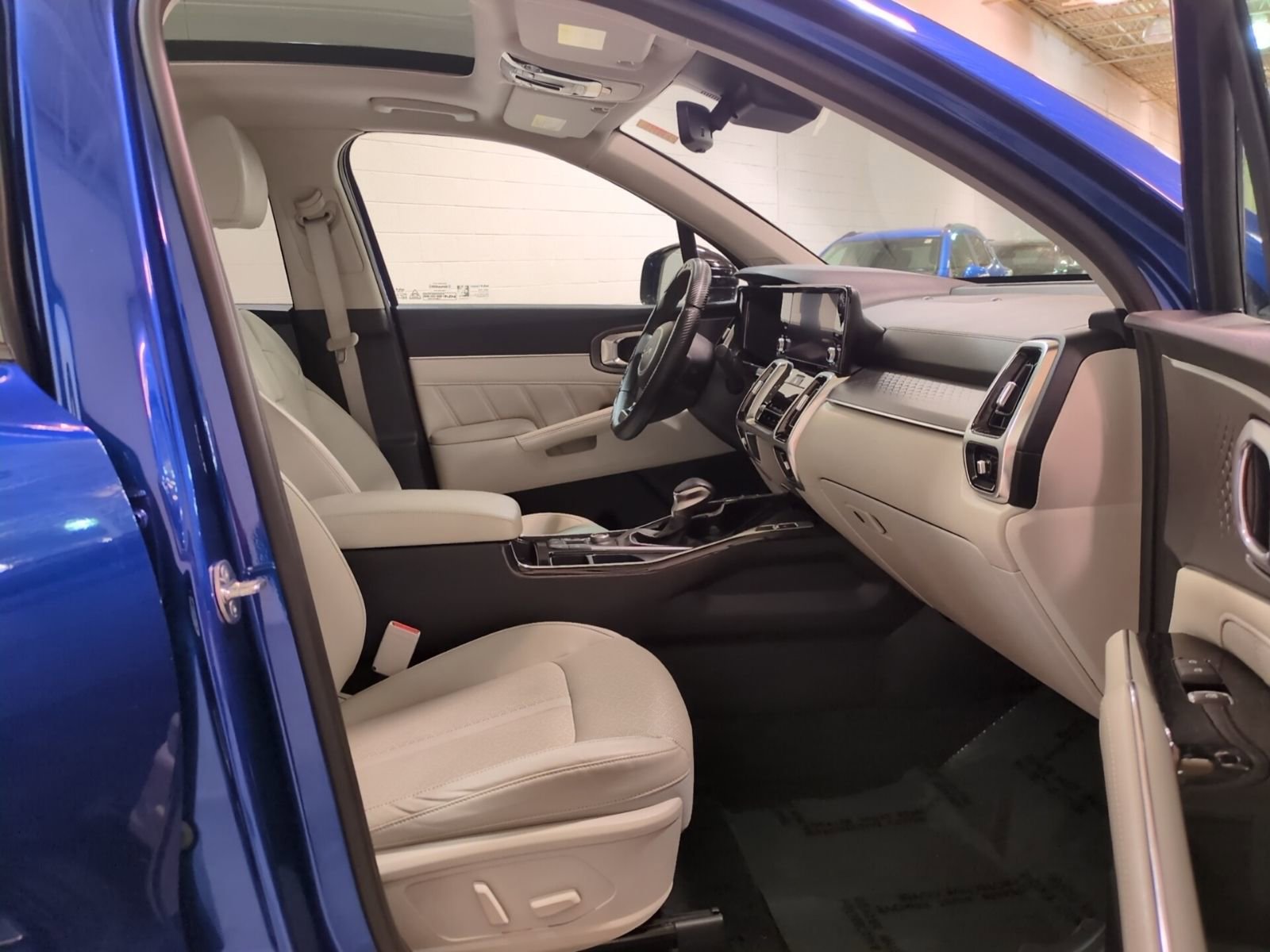 Certified 2023 Kia Sorento SX image 12