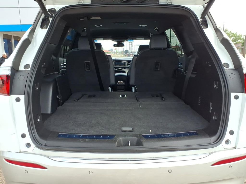 Used 2023 Buick Enclave Essence image 14