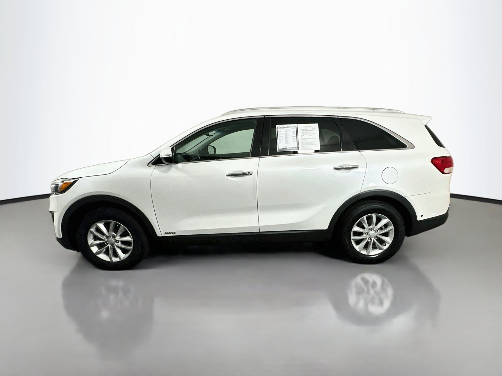 Used 2017 Kia Sorento AWD w/ LX Convenience Package image 4