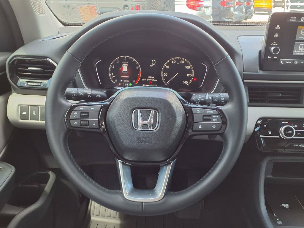 Used 2025 Honda Pilot EX-L image 32