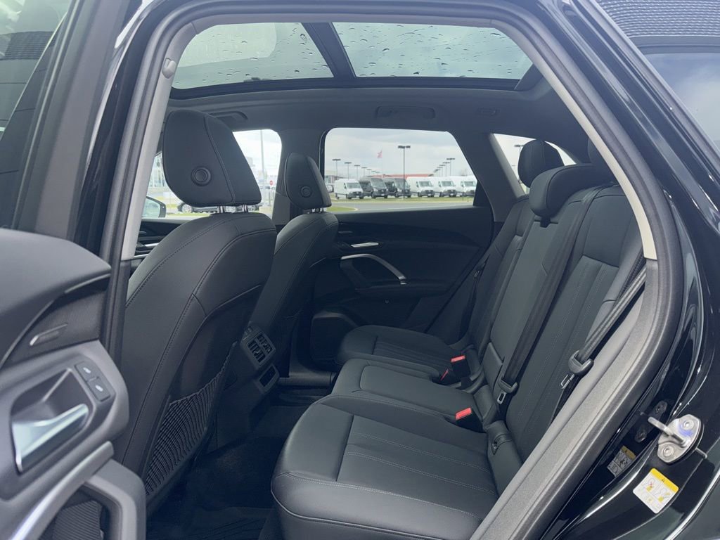 Certified 2025 Audi Q5 2.0T Premium Plus w/ Premium Plus image 18