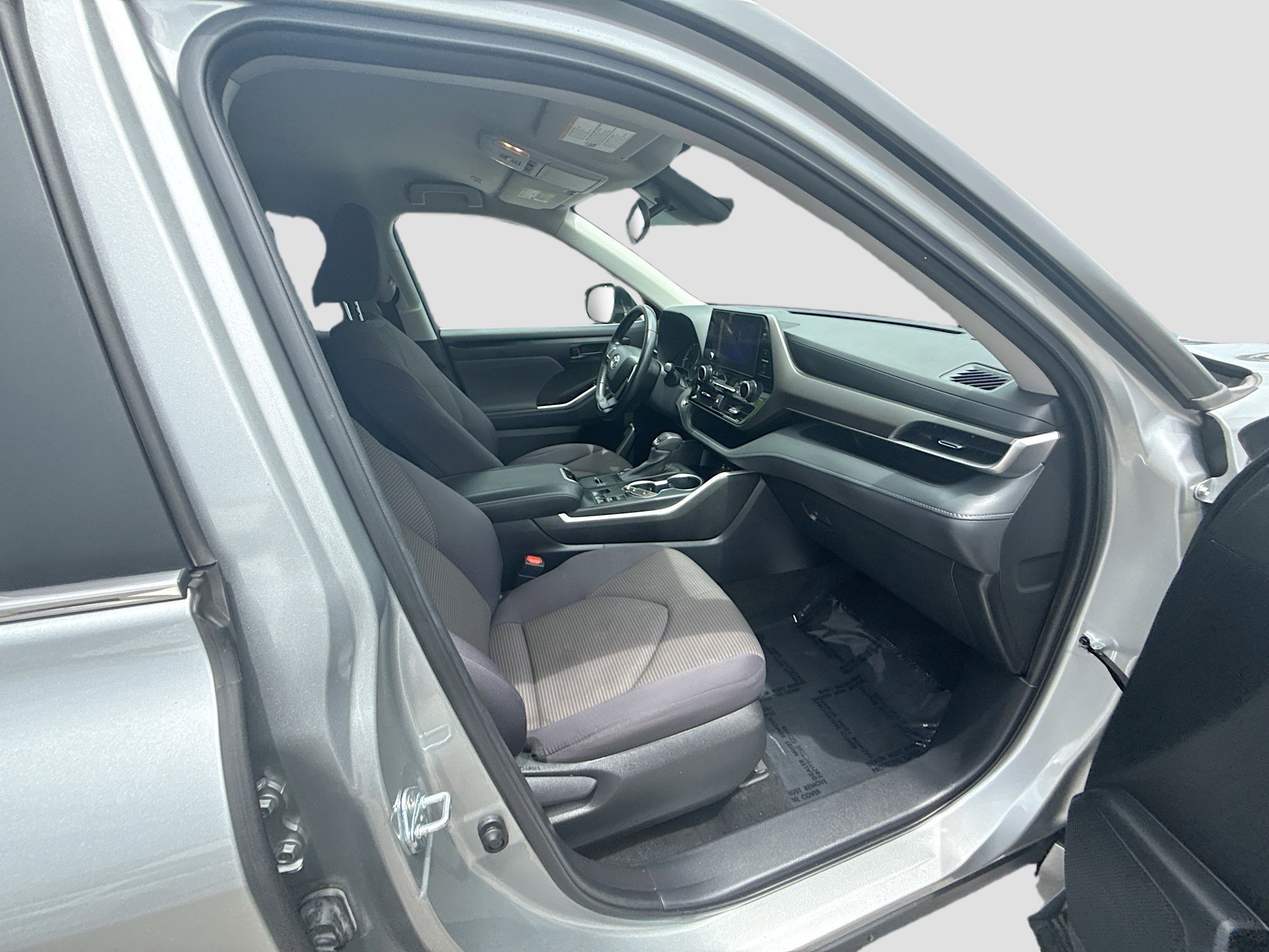 Used 2023 Toyota Highlander LE FWD image 31