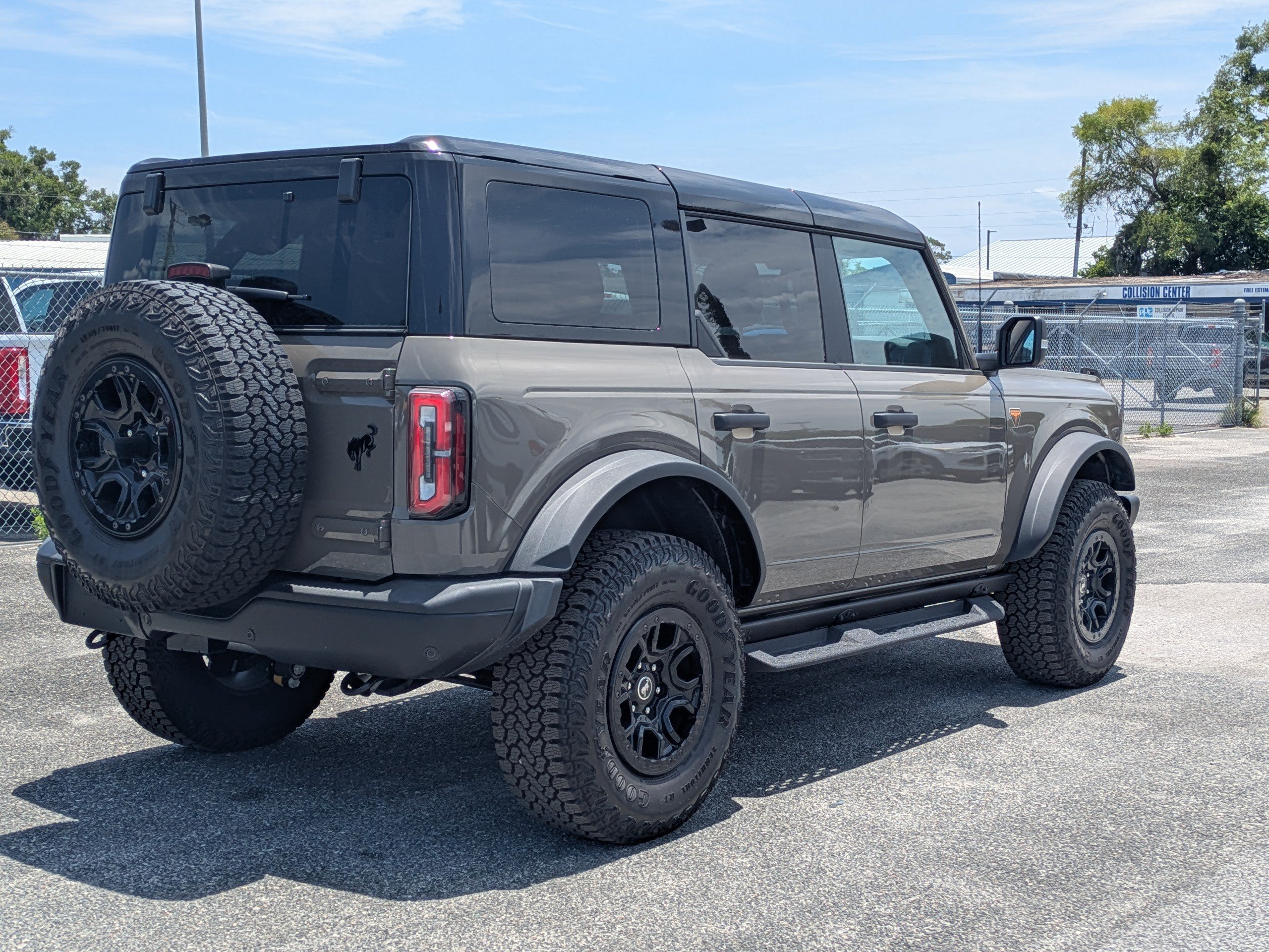 Certified 2025 Ford Bronco Badlands AWD/4WD image 4