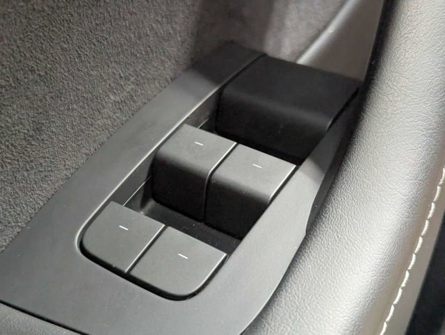 Used 2024 Tesla Model Y Long Range image 18