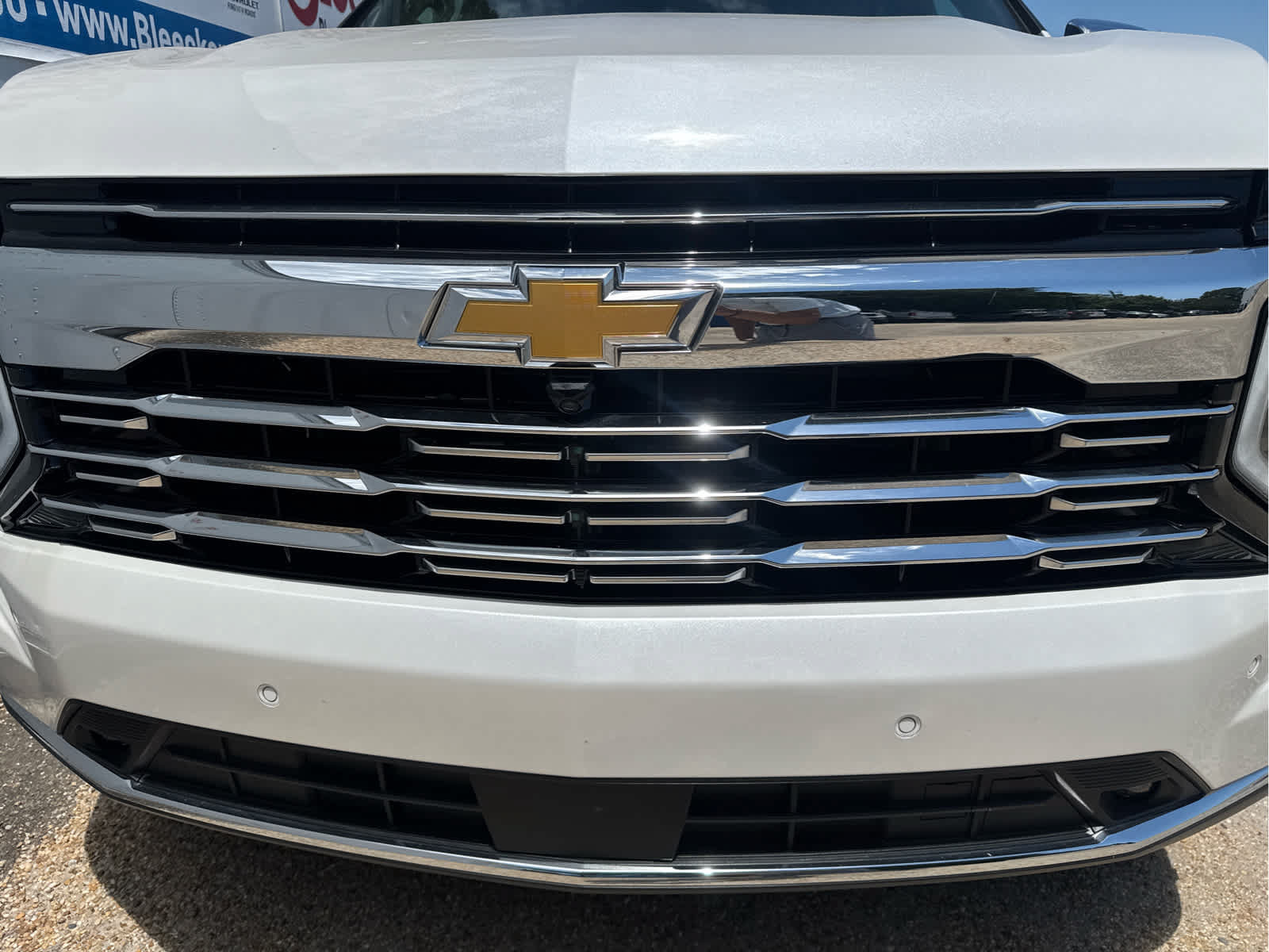 New 2025 Chevrolet Suburban Premier RWD image 9