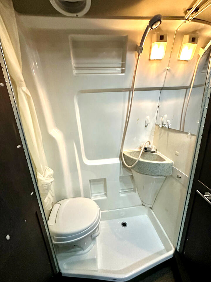 Used 2015 Mercedes-Benz Sprinter 3500 w/ Active Safety Plus Package image 40