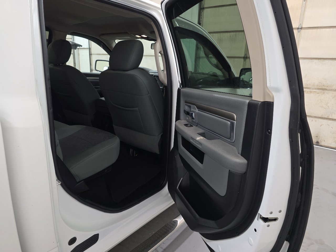 Used 2015 RAM 2500 SLT w/ Luxury Group image 31