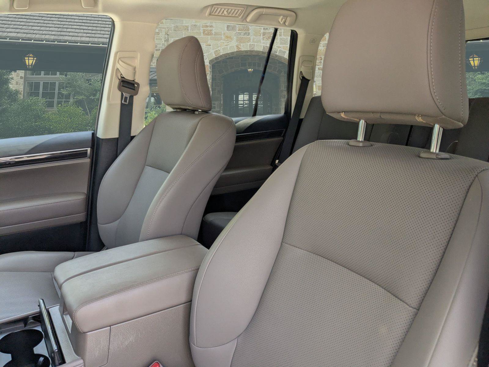 Used 2023 Lexus GX 460 Premium w/ Accessory Package AWD/4WD image 7