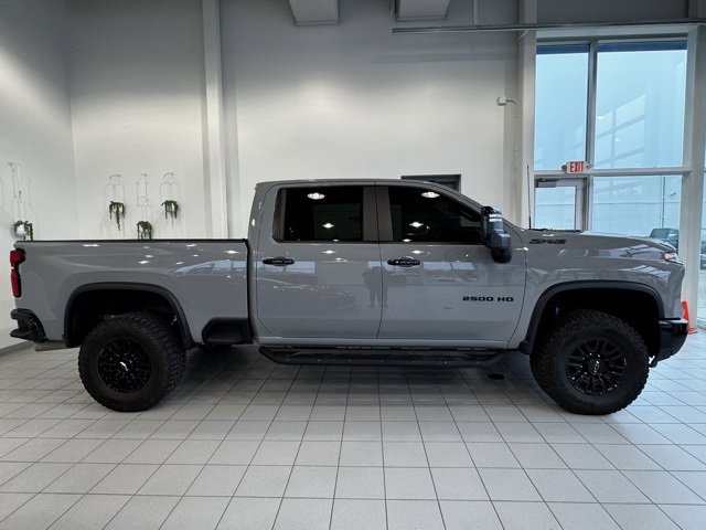 Used 2024 Chevrolet Silverado 2500 ZR2 w/ Technology Package image 38