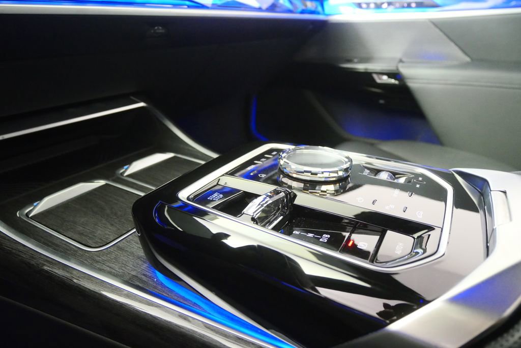 Certified 2025 BMW i7 eDrive50 image 25