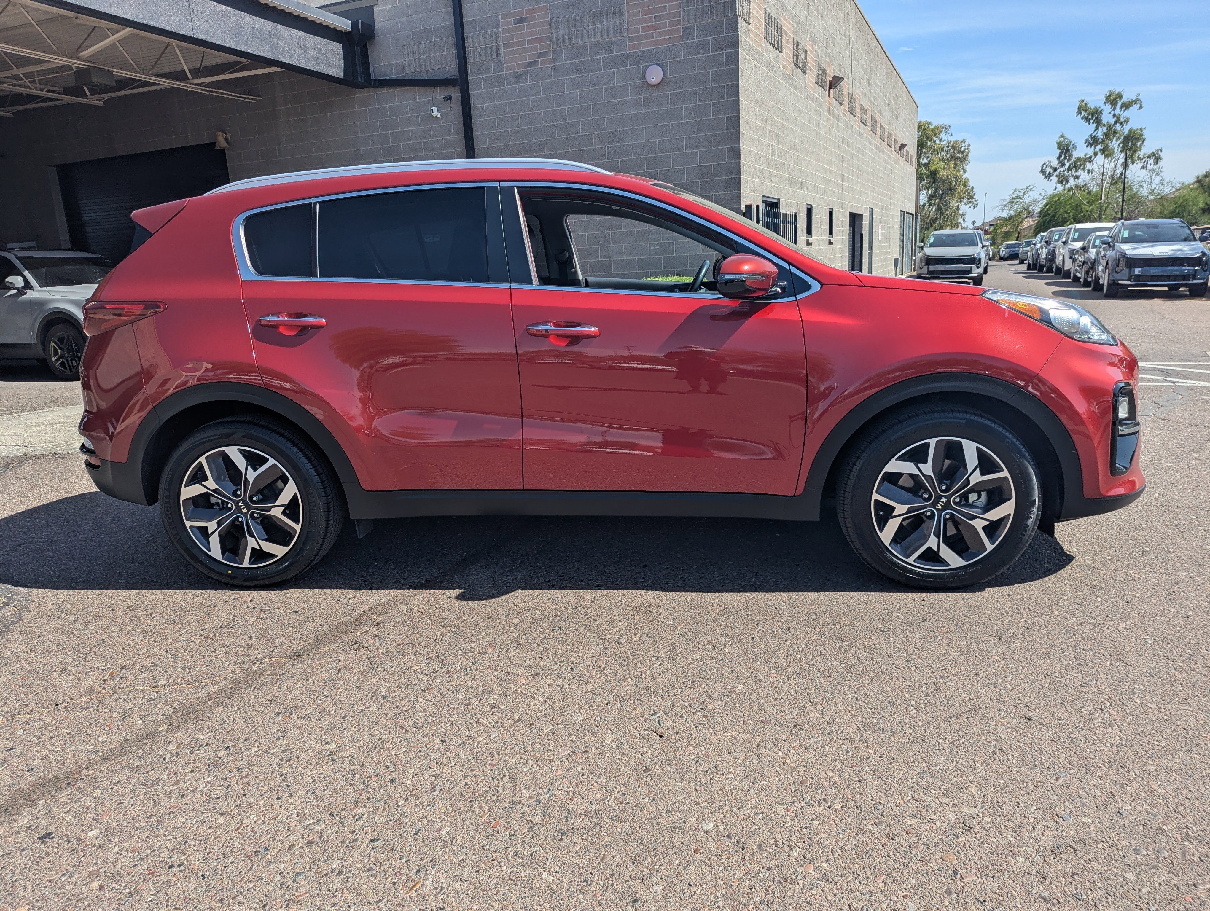 Used 2020 Kia Sportage EX FWD image 2