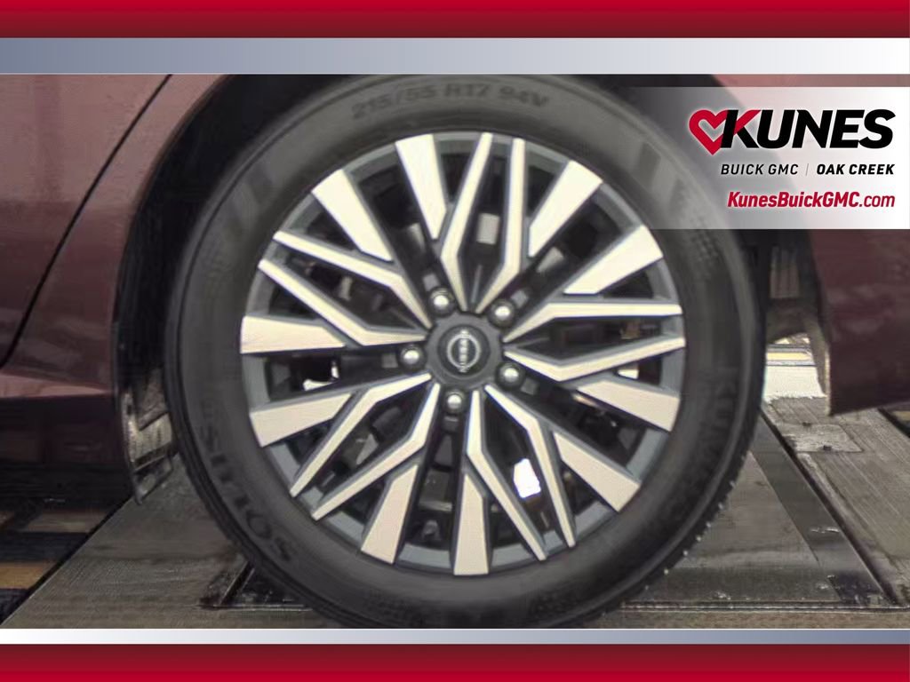 Used 2024 Nissan Altima 2.5 SV image 13