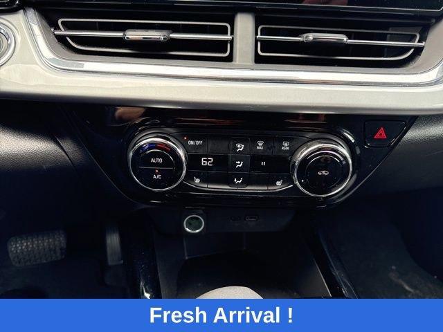 Used 2025 Chevrolet Trax LT w/ LT Convenience Package FWD image 7
