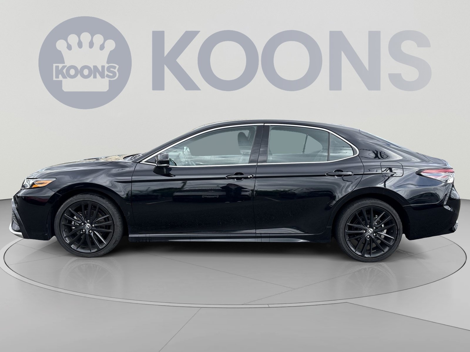 Used 2024 Toyota Camry XSE FWD image 2