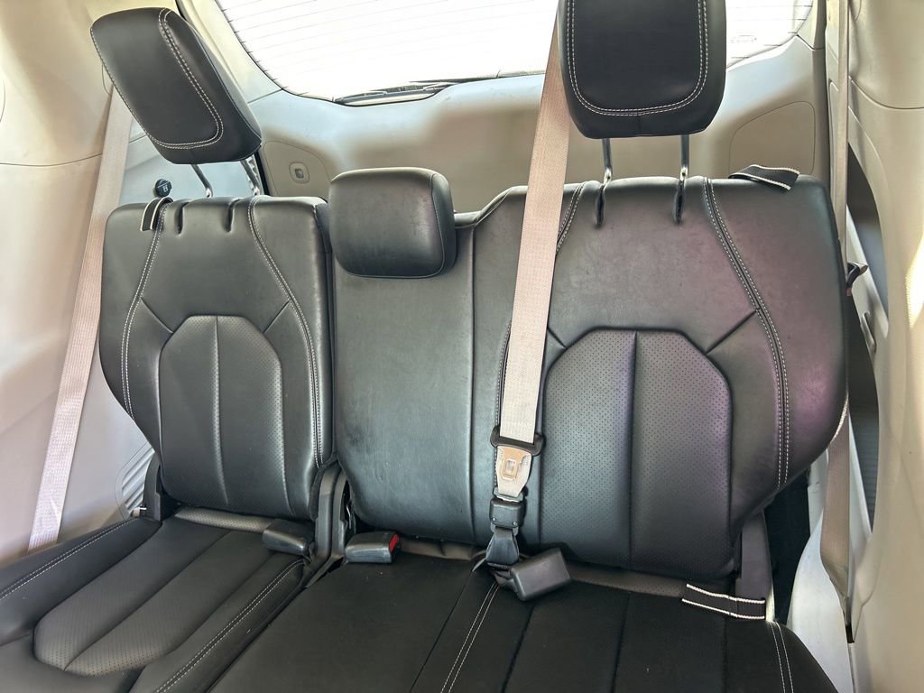 Used 2023 Chrysler Pacifica Touring-L image 12